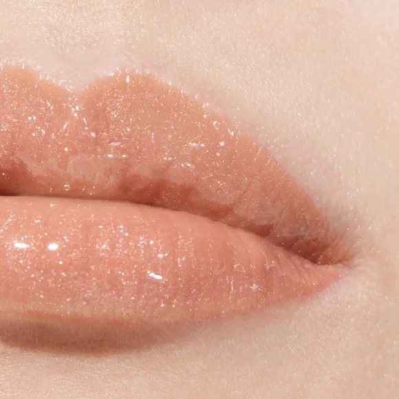 CHANEL Rouge Coco Gloss Moisturizing Glossimer - Melted Honey 712 - Picture 13 of 14